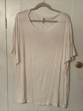 Brenda’s Relaxed Scoop Neck Women's Tunic Top in Cream L